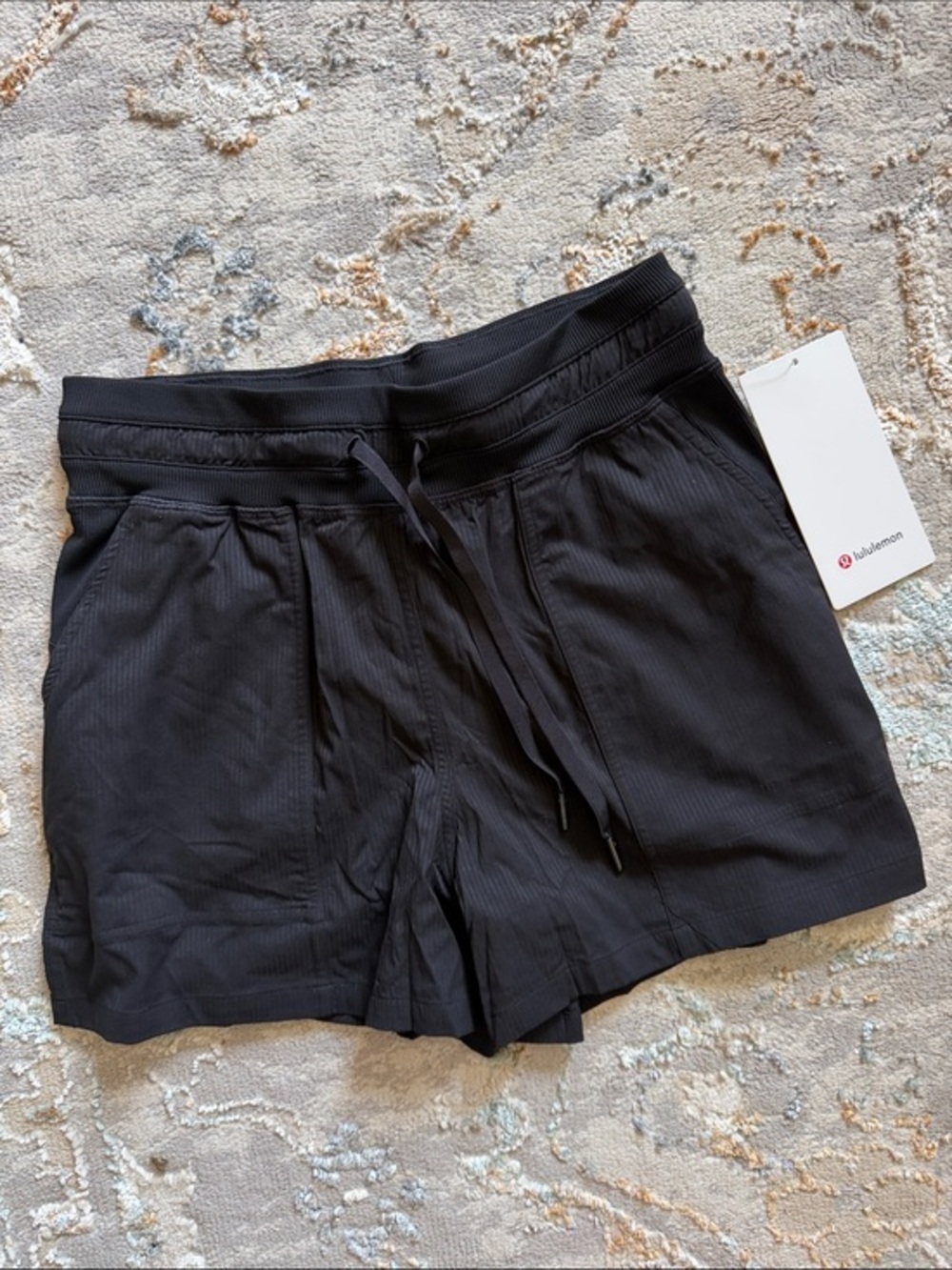 Lululemon dance studio HR short 3.5”